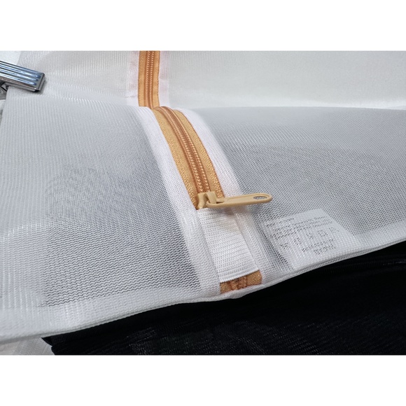 Bagail Laundry Bags with Zippers 2 at 15x19 and 1 at 22x24 Never Been Used - Picture 3 of 4